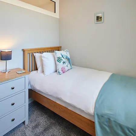 Host & - Station View *